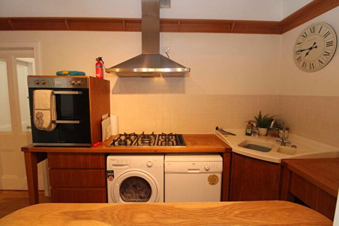 2 Bedroom Flat To Rent In Athole Gardens, Glasgow, G12