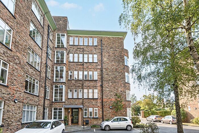 3 Bedroom Flat For Sale In The Lawns, Lee Terrace, London, SE3