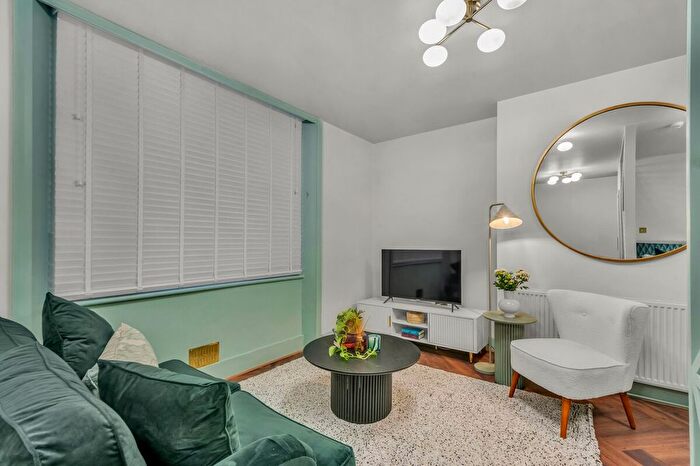 1 Bedroom Flat To Rent In Earl's Court, SW5
