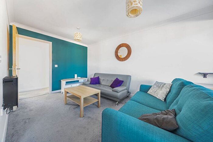 2 Bedroom Flat To Rent In Hirst Crescent, North Wembley, Wembley, HA9