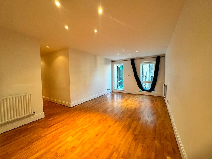 2 Bedroom Flat To Rent In Warren House, Beckford Close, W14