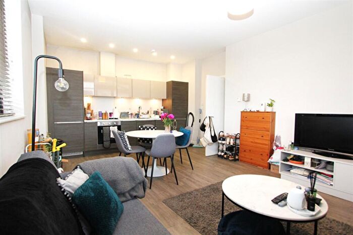 1 Bedroom Flat To Rent In Dawsons Square, Pudsey, LS28