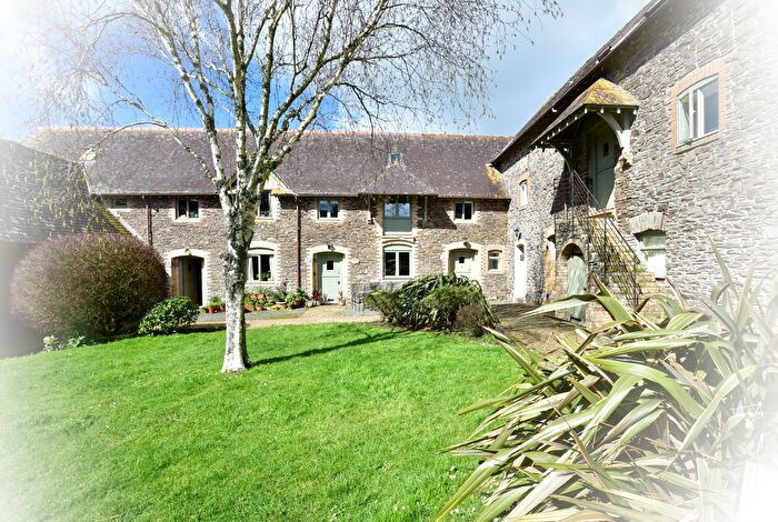 3 Bedroom Barn Conversion For Sale In Stoke Road, Noss Mayo, South Devon, PL8