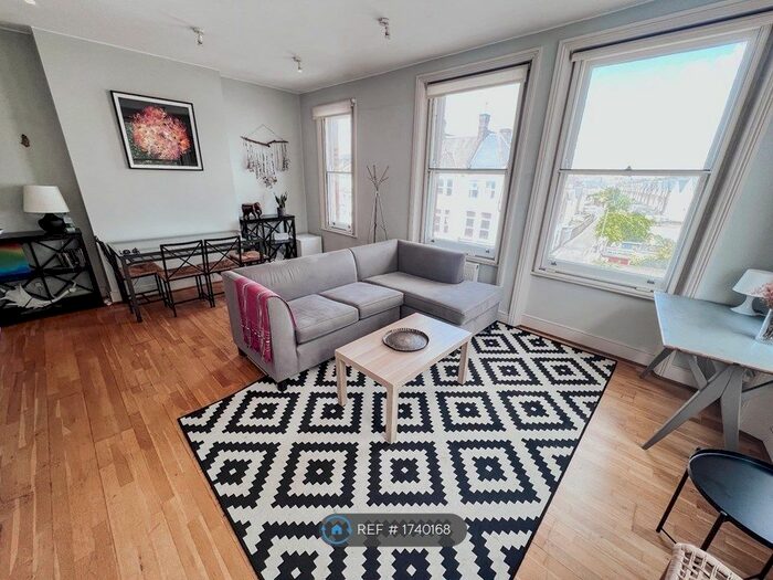 2 Bedroom Flat To Rent In Battersea Rise, London, SW11