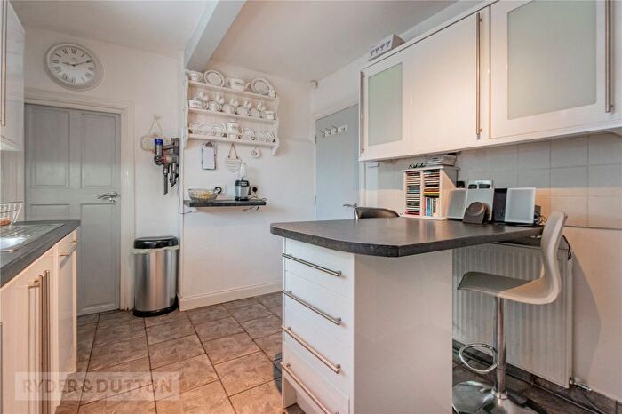 3 Bedroom End Terrace House For Sale In Ivy Green Drive, Springhead, Saddleworth, OL4