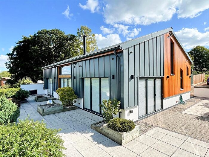3 Bedroom Property To Rent In The Barn, Bossington Lane, Linslade, LU7