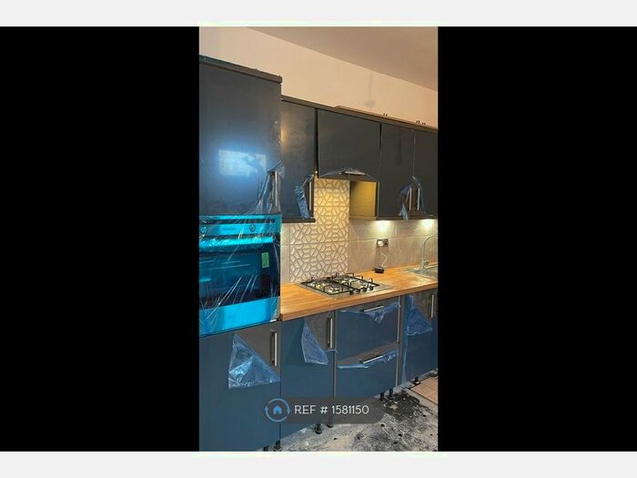 2 Bedroom End Of Terrace House To Rent In Queens Terrace, Bacup, OL13