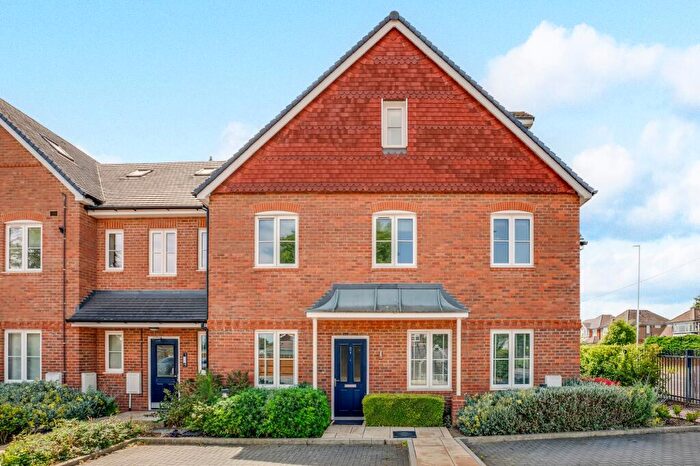 2 Bedroom Flat For Sale In Amersham Road, Hazlemere, HP15