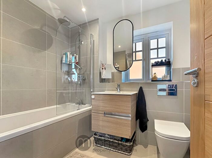 2 Bedroom Semi-Detached House For Sale In Rowhedge Wharf Road, Rowhedge, Colchester, CO5