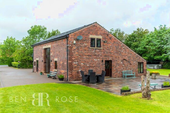 4 Bedroom Detached House For Sale In Ulnes Walton Lane, Leyland, PR26