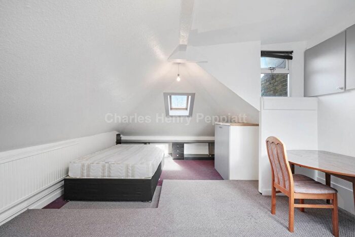 Studio To Rent In Windmill Hill, Enfield Town, EN2