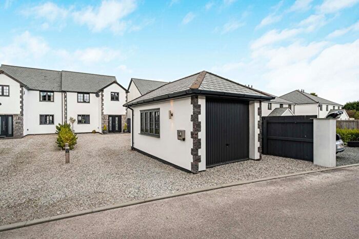 3 Bedroom Semi-Detached House For Sale In Roche Road, Bugle, PL26