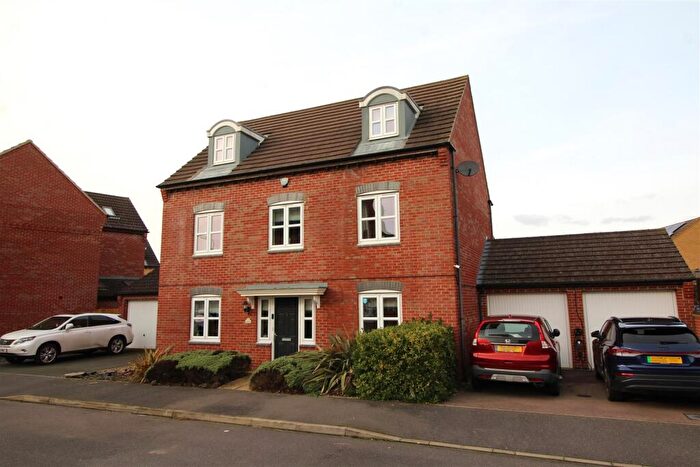 5 Bedroom Detached House For Sale In Littlecote Grove, Peterborough, PE4