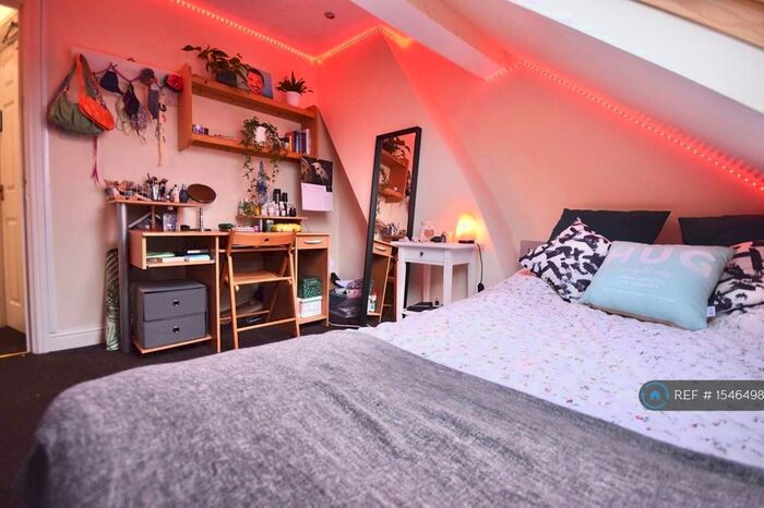 8 Bedroom Terraced House To Rent In Harriet Street, Cardiff, CF24