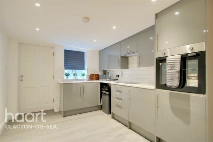 1 Bedroom Flat To Rent In Rosemary Road, CO15