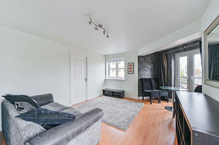 2 Bedroom Flat For Sale In Glaisher Street, Deptford, London, SE8