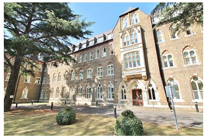 2 Bedroom Flat To Rent In Borough Road, Isleworth, TW7