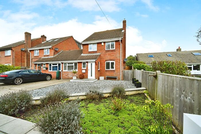 4 Bedroom Link Detached House For Sale In Telscombe Road, Peacehaven, BN10