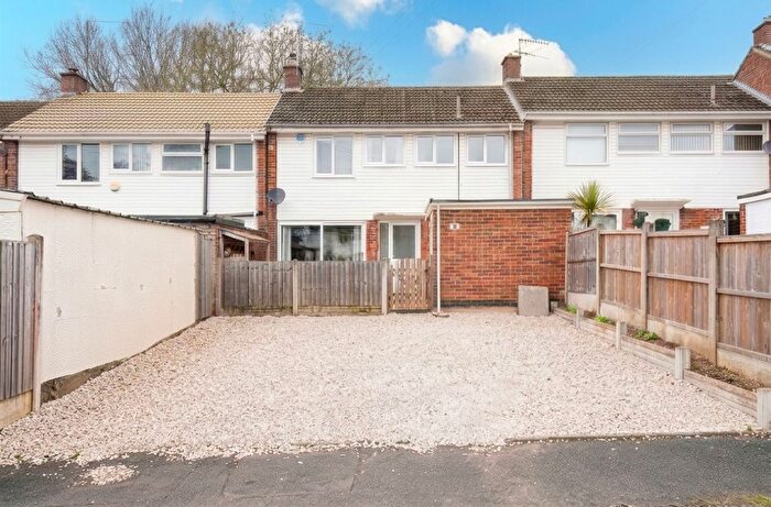 3 Bedroom Terraced House For Sale In Masson Close, Chesterfield, S40