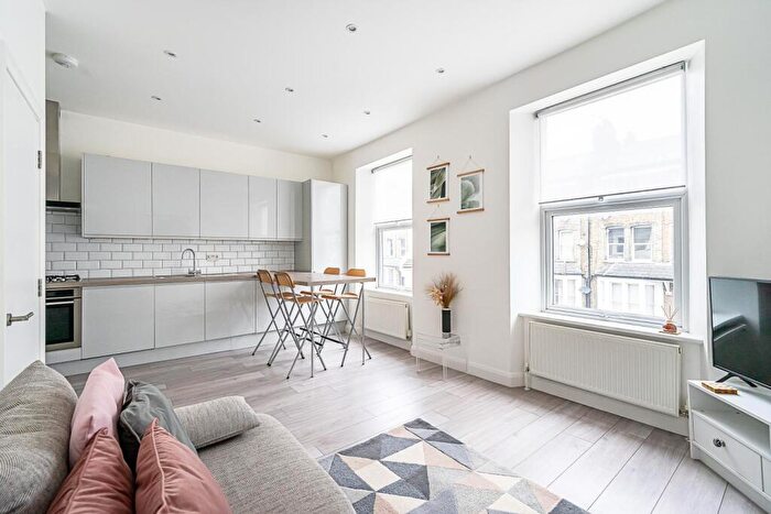 2 Bedroom Flat For Sale In Maygrove Road, London, NW6