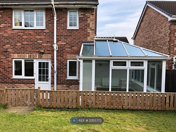 4 Bedroom Semi-Detached House To Rent In Greenfields, Heckmondwike, WF16