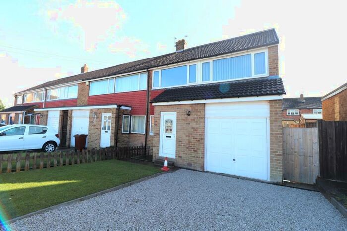 3 Bedroom Semi-Detached House To Rent In Kent Crescent, Pudsey, Leeds, LS28