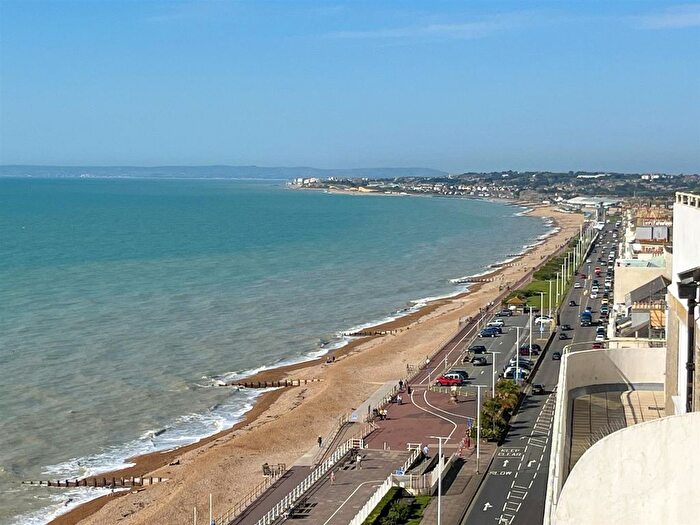 2 Bedroom Flat To Rent In Marine Court, St. Leonards, TN38