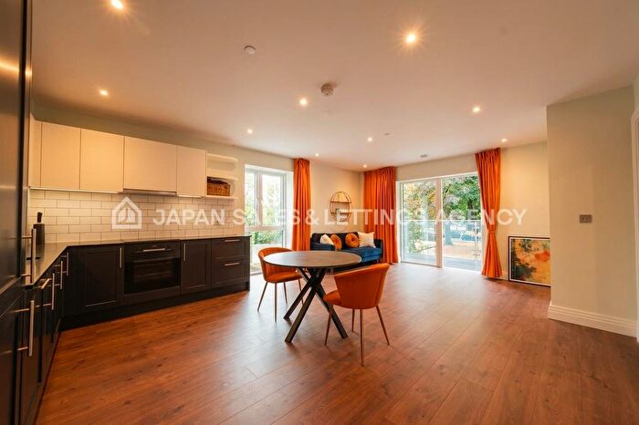 2 Bedroom Flat For Sale In Chapman House, Filmworks, Ealing, W5