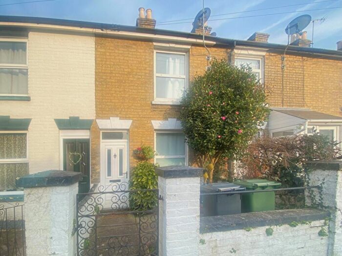 2 Bedroom Terraced House To Rent In Bernard Road, Cowes, PO31