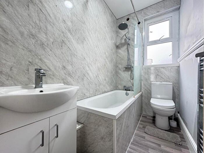 2 Bedroom Flat For Sale In Aberdour Road, Goodmayes, Ilford, IG3