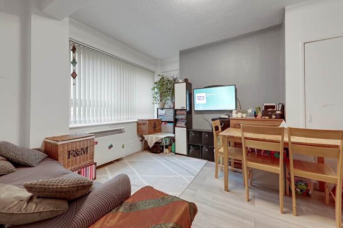 1 Bedroom Flat For Sale In Renforth Street, London, SE16