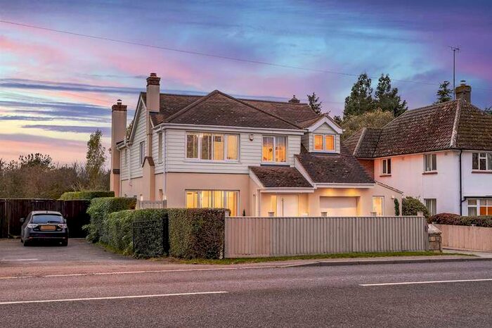 5 Bedroom Detached House For Sale In Bedford Road, Rushden, Northamptonshire, NN10