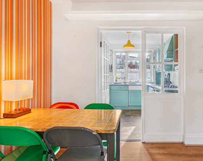3 Bedroom Flat To Rent In Todd House, The Grange, London, N2