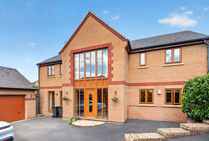 4 Bedroom Detached House For Sale In Chestnut Drive, Thrapston, NN14