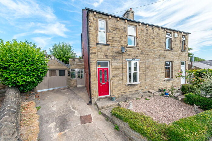 3 Bedroom Semi Detached House For Sale In Huddersfield Road, Skelmanthorpe, HD8