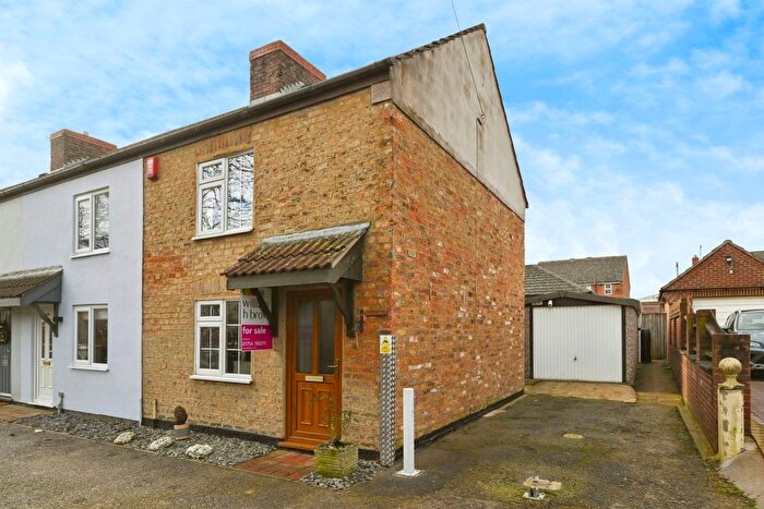2 Bedroom End Of Terrace House For Sale In Leakes Row, Louth, LN11