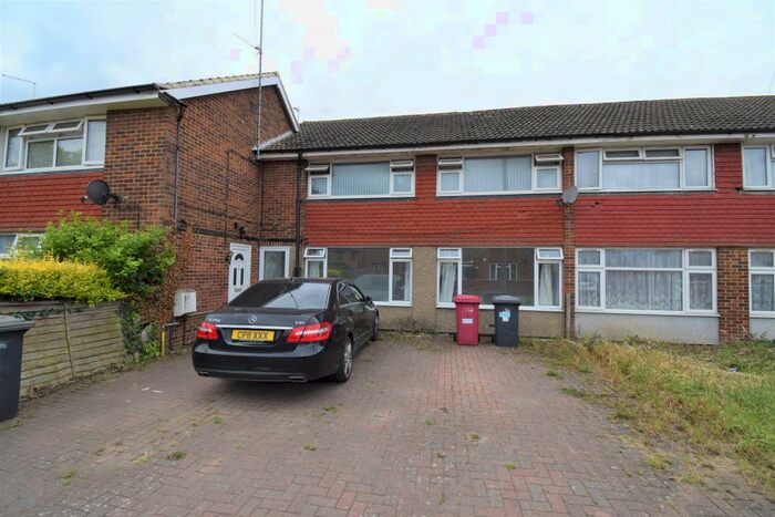 2 Bedroom Maisonette To Rent In The Green, Slough, SL1