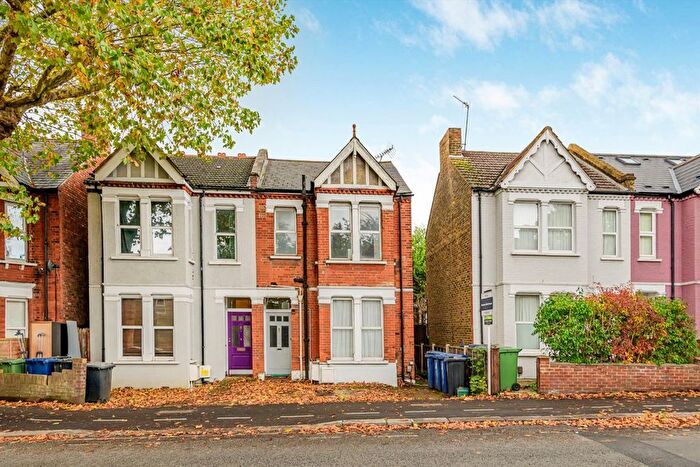 2 Bedroom Flat For Sale In Greenford Avenue, Hanwell, W7
