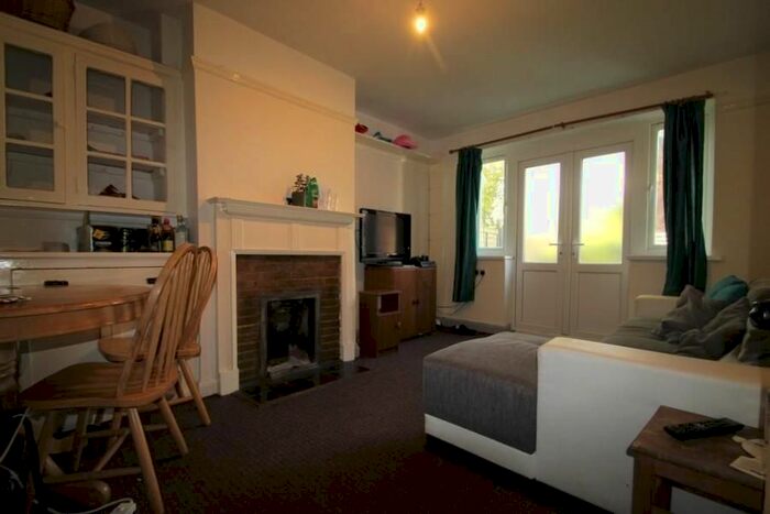 5 Bedroom Semi-Detached House To Rent In Weston Road, Guildford, GU2