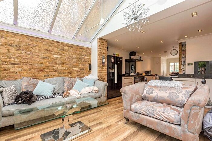 4 Bedroom Terraced House To Rent In Tottenham Road, Islington, London, N1