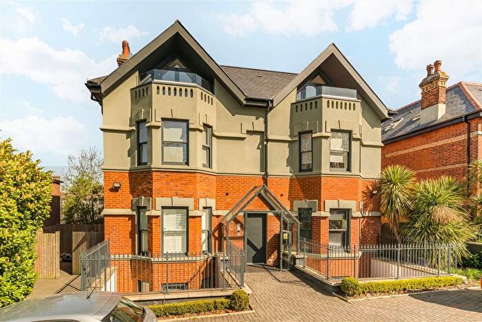 3 Bedroom Flat For Sale In Chinbrook Road, Lee, SE12
