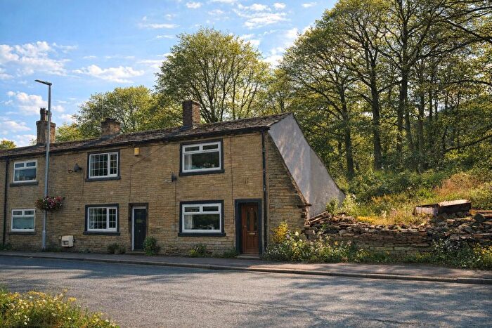 1 Bedroom End Of Terrace House For Sale In Shay Lane, Halifax, West Yorkshire, HX3