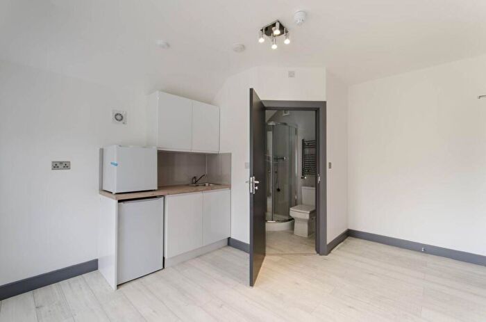 Studio To Rent In Dollis Hill Lane, Dollis Hill, London, NW2
