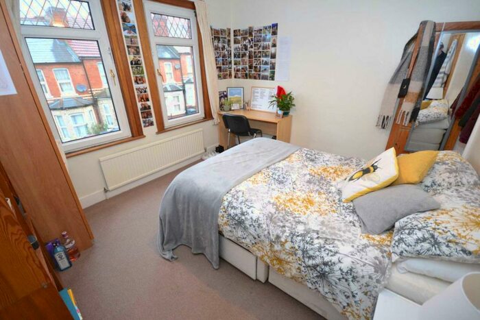 3 Bedroom Terraced House To Rent In Amherst Road, Reading, Berkshire, RG6