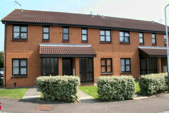 1 Bedroom Maisonette To Rent In Clarkes Drive, Hillingdon, UB8