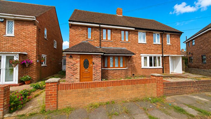 5 Bedroom Semi-Detached House For Sale In Central Avenue, South Ockendon, RM15