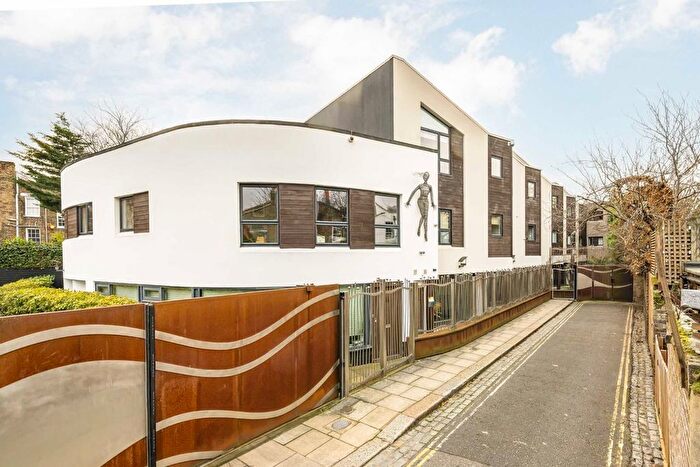 2 Bedroom Flat To Rent In Harmood Grove, Camden, NW1