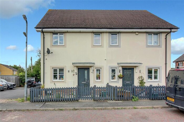 3 Bedroom Semi-Detached House To Rent In Charkham Mews, Welham Green, North Mymms, Hatfield, AL9