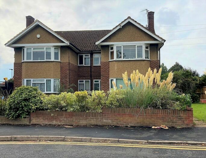 2 Bedroom Maisonette To Rent In Ashmour Gardens, Romford, RM1