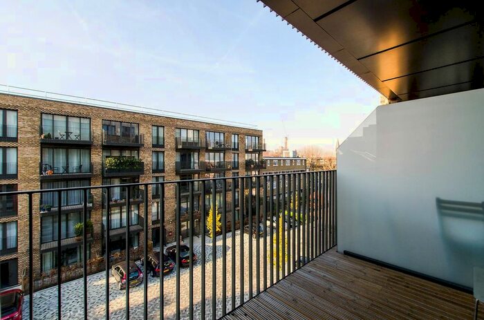 2 Bedroom Flat To Rent In Cobalt Place, Battersea Square, London, SW11